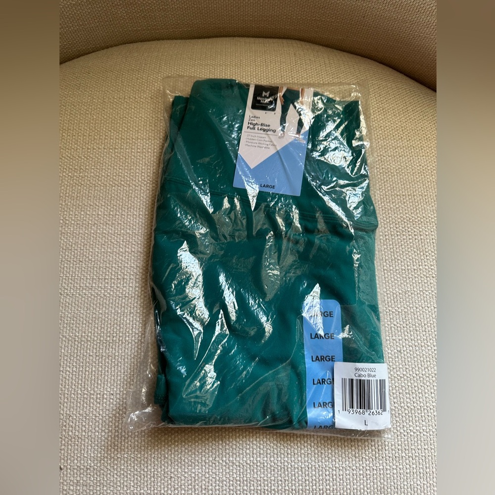 NWT! Soffft, comfy and durable! Large leggings in green. Stay up and so soft!